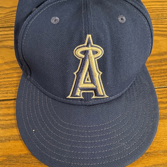 Men's Angel's Fitted Hat - Picture 1 of 3